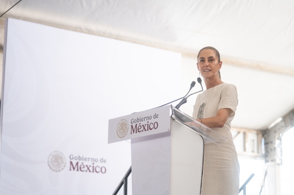 Sheinbaum acepta la petición de Díaz Mena: más médicos para el O’Horán y regreso del personal yucateco que trabaja en Campeche y Quintana Roo