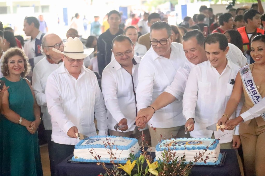 Celebra el Tec de Tizim&iacute;n 50 a&ntilde;os de excelencia acad&eacute;mica con develaci&oacute;n de obelisco y placa conmemorativa