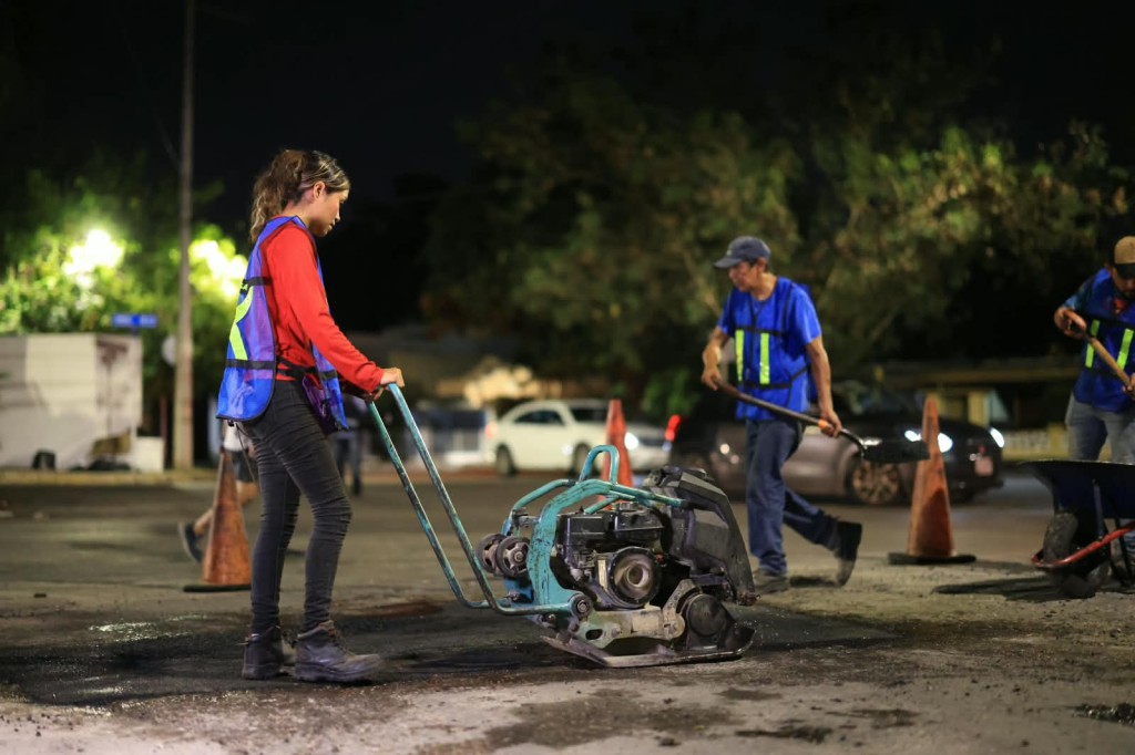 Despliega Cecilia Patrón cuadrillas de bacheo 24/7 por toda la ciudad