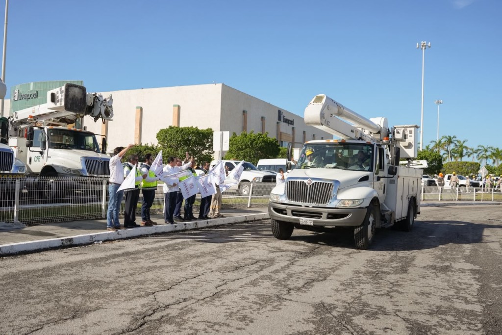 El gobernador lo pidi&oacute; a la presidenta y llegaron: 250 especialistas de la CFE trabajar&aacute;n un mes en la red el&eacute;ctrica de M&eacute;rida, Progreso y Um&aacute;n para prevenir apagones