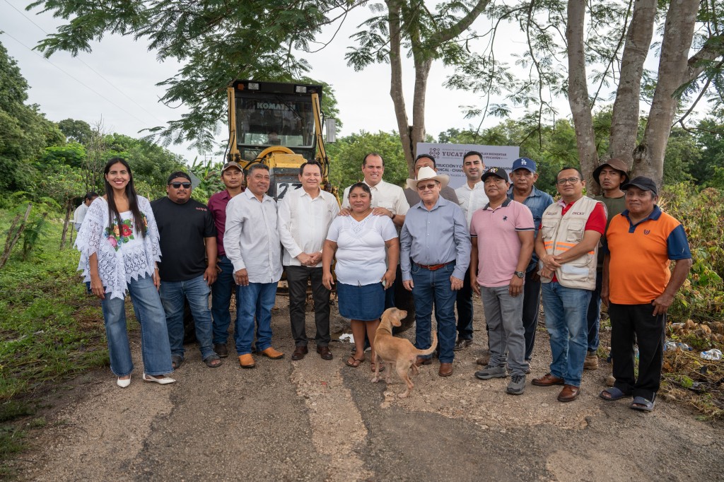 Llevaban 30 años pidiendo su camino; el gobernador adelantó la obra casi tres semanas: arranca la reconstrucción Tixcancal–Chan Cenote–Trascorral, con 9 millones de pesos para 5,178 habitantes
