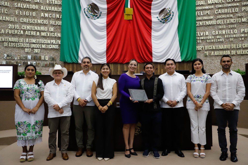 Reconoce Congreso de Yucat&aacute;n en Sesi&oacute;n Solemne la vocaci&oacute;n m&eacute;dica y el talento de las juventudes yucatecas