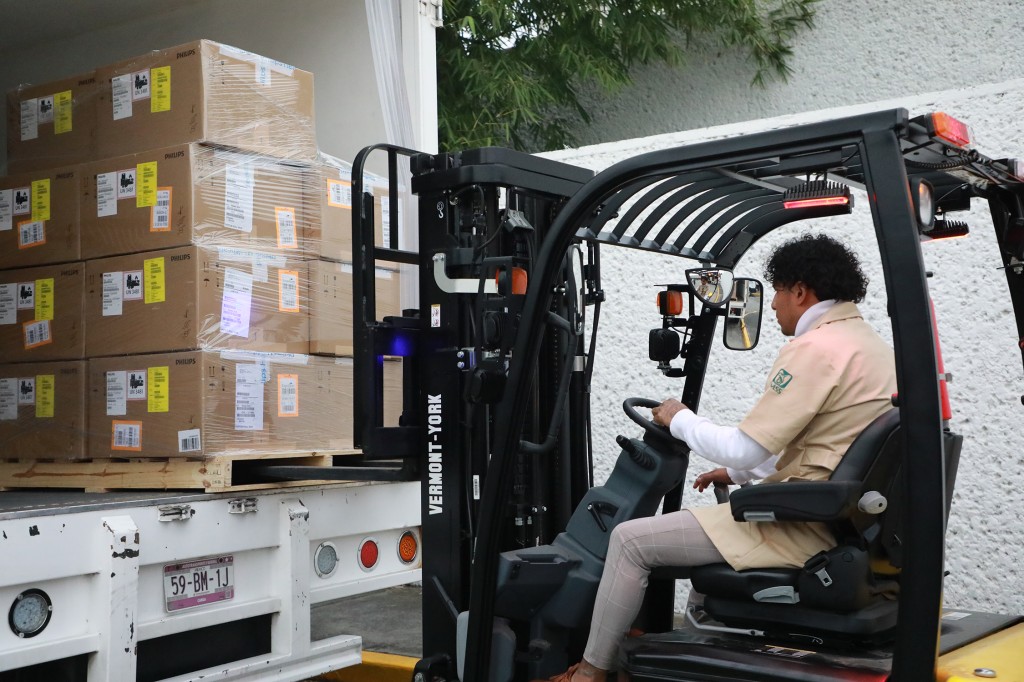 Inicia IMSS distribución de equipo médico de alta tecnología para 39 hospitales en 19 estados del país