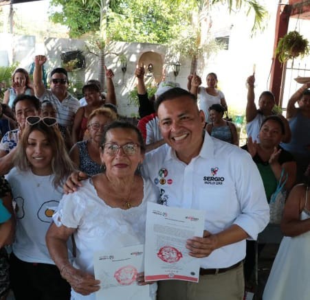 Sergio Vadillo completa la primera semana de su campaña visitando el Poniente de Mérida