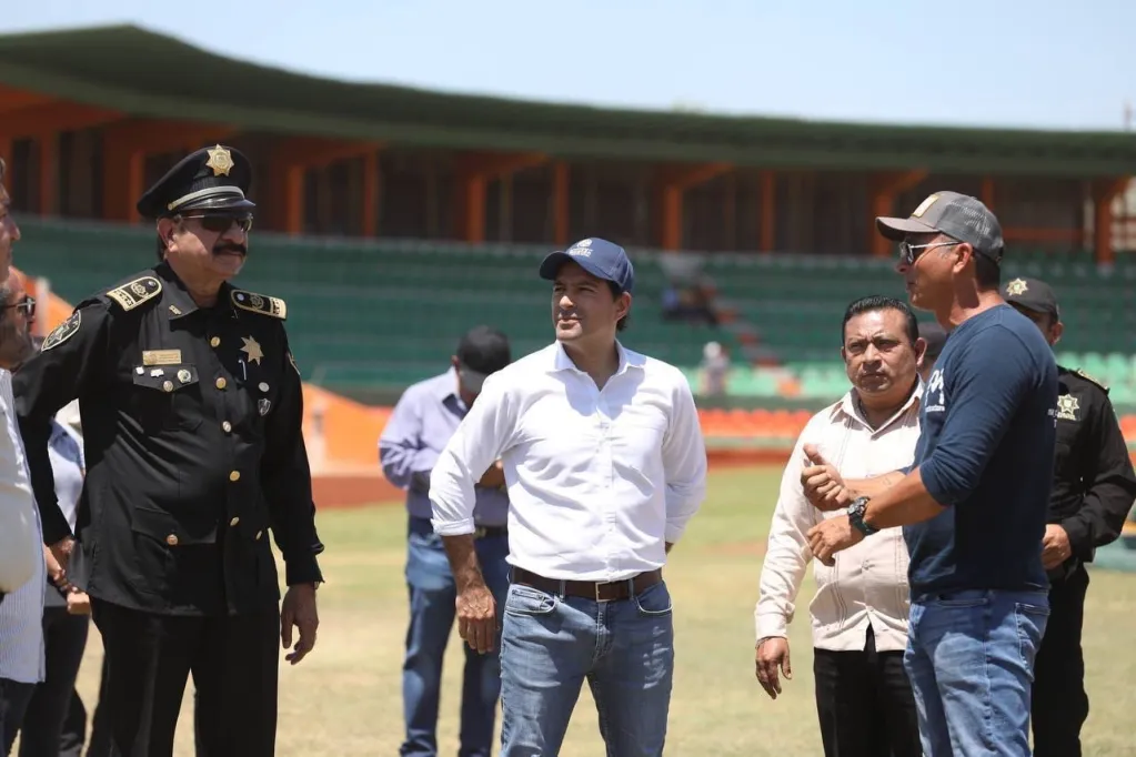 El Gobernador Mauricio Vila Dosal visita el parque de béisbol de Kanasín, nueva casa de los Leones de Yucatán en la temporada 2024