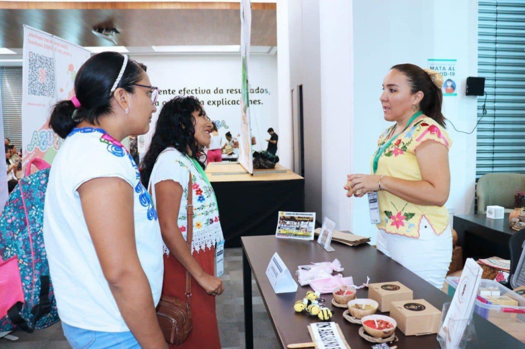 Se lleva a cabo el encuentro estatal de "Mujeres Meliponicultoras"