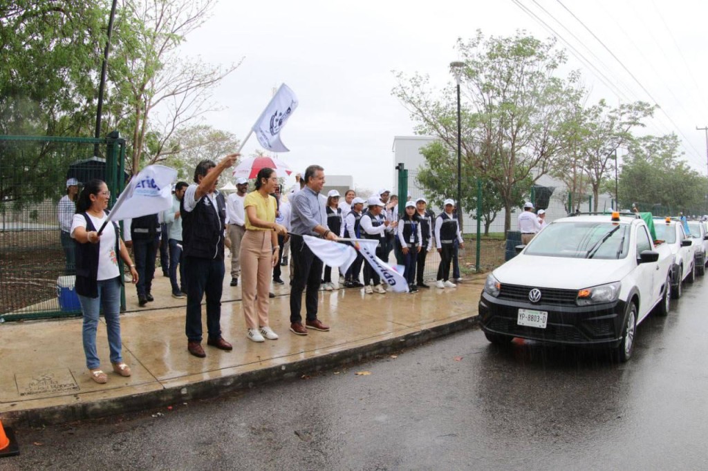 El Ayuntamiento de Mérida da banderazo de salida a cuadrillas de fumigación y abatización