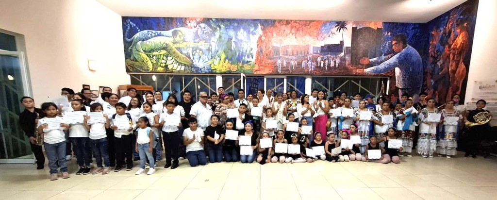 Los alumnos de la Casa de la Cultura de Tizimín dieron muestra de su talento en clausura de talleres