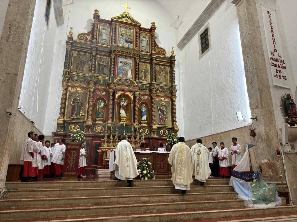 Agradecen servicio de presbítero en Parroquia de Reyes de Tizimín