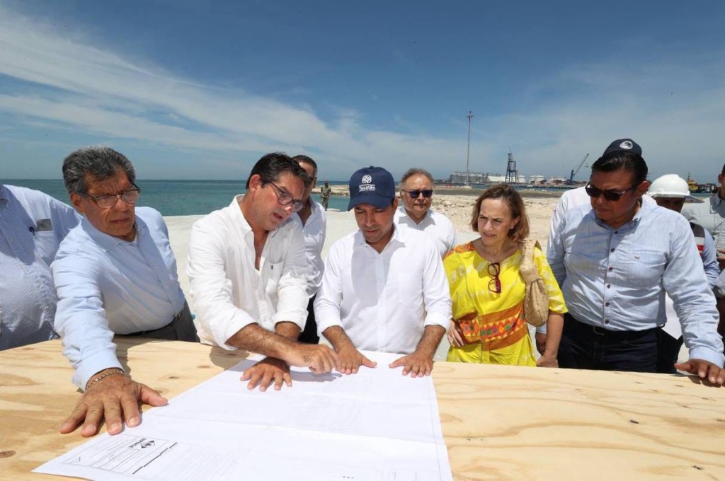 Vila Dosal ofrece pequeño informe de gestiones y visualiza la ampliación del Puerto De Progreso, en su despedida como gobernador en funciones de Yucatán