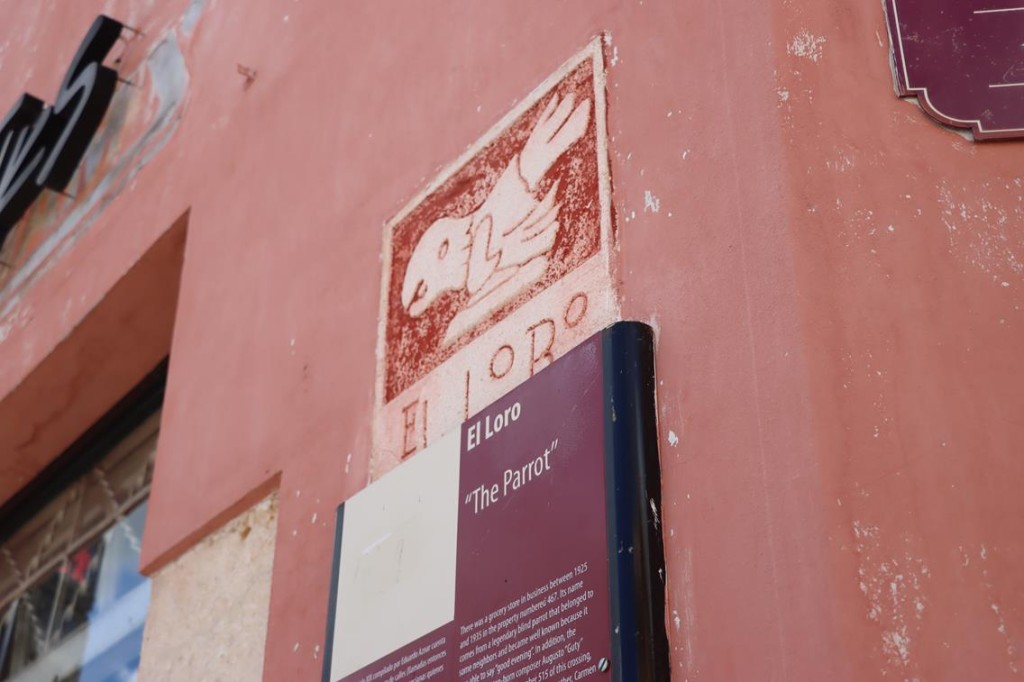 Cuentan las historias de las placas en las esquinas del Centro Histórico de Mérida