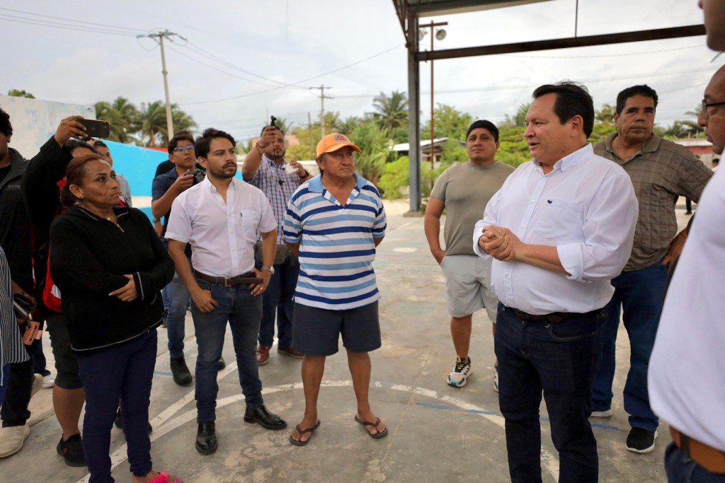 Antes del paso de Milton, Joaquín Díaz Mena supervisó los albergues en la costa poniente de Yucatán