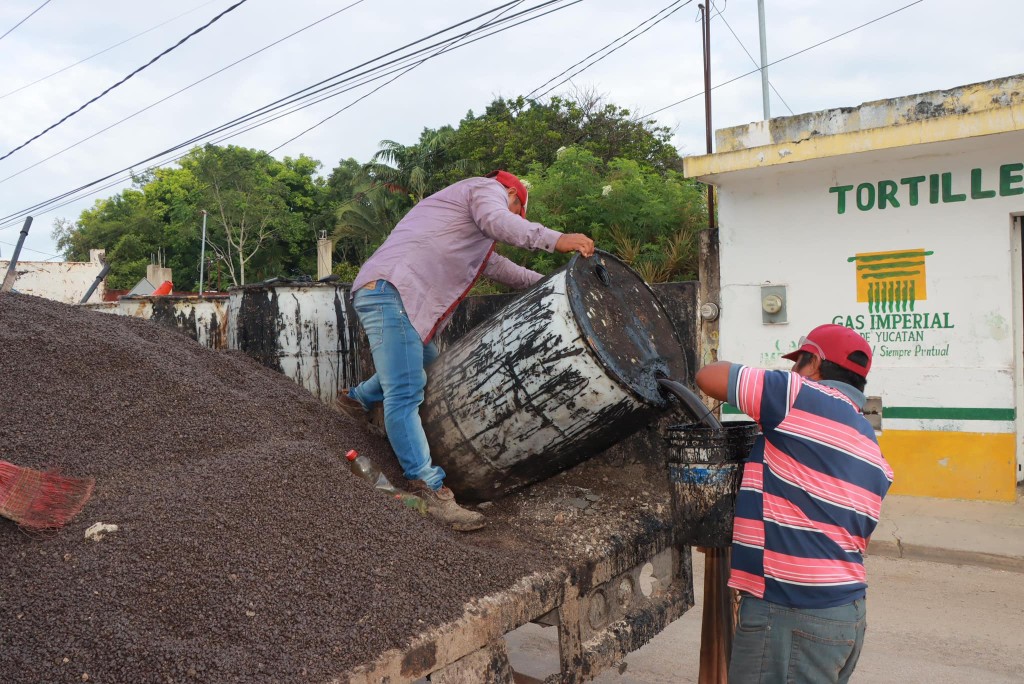 Se calman las lluvias y se aprovecha bachear en Tizimín