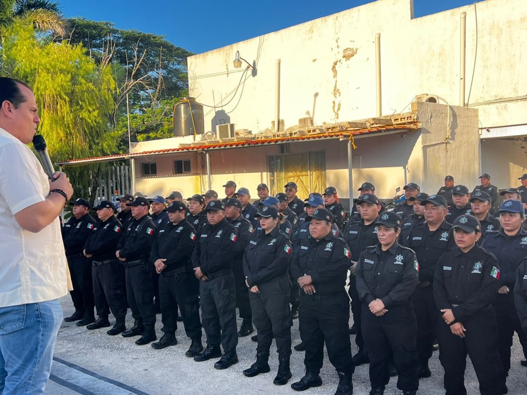 Policías de Tizimín estrenan botas y en diciembre uniformes nuevos