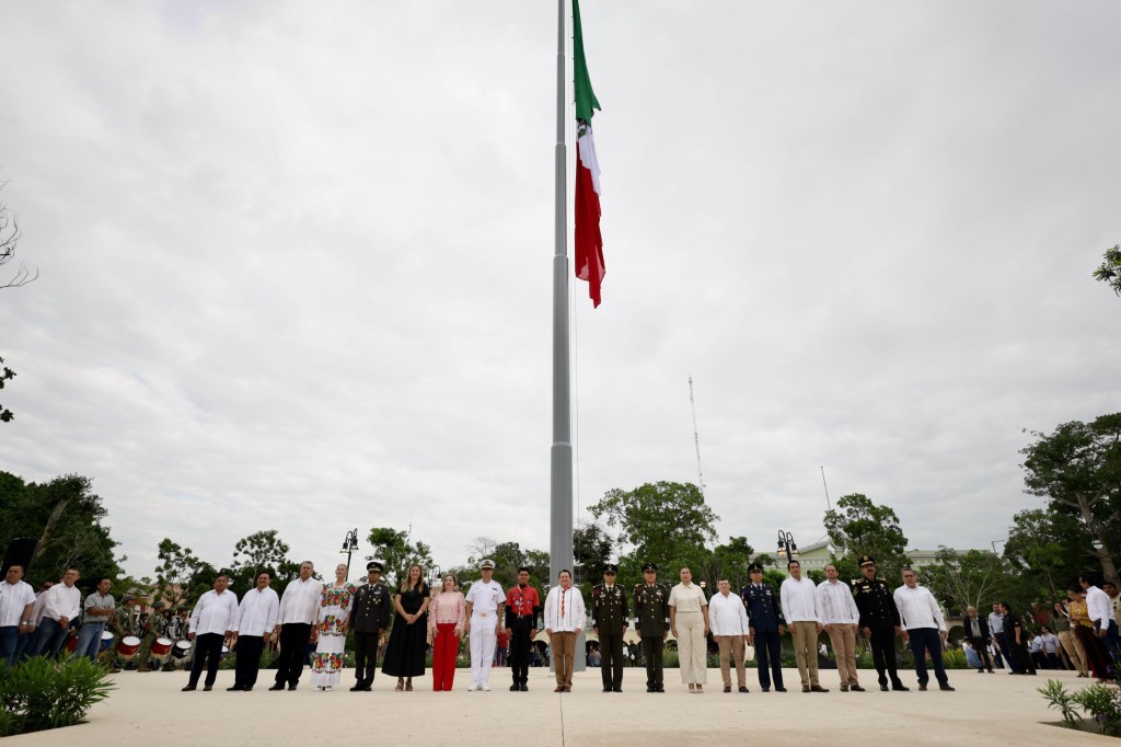 Con el mensaje de respeto a la patria y la soberanía, se celebró el Día de la Bandera