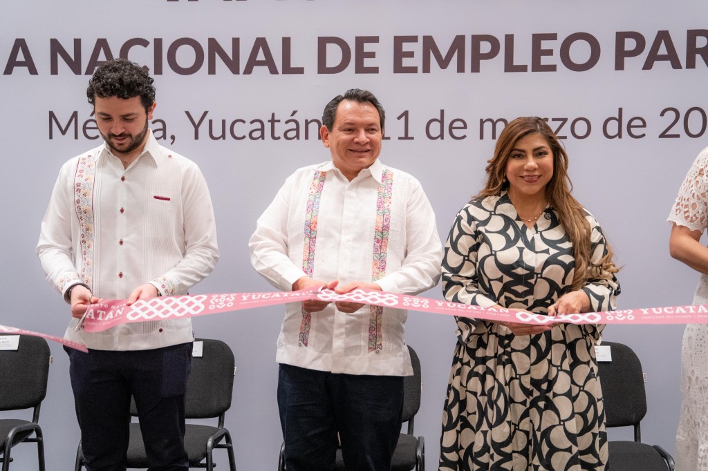 Empoderar a la mujer a través del trabajo; mensaje que llevó el gobernador Joaquín Díaz Mena