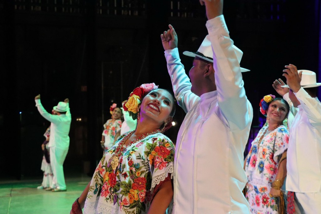 2 Recorre Ballet Folklórico Infantil de Yucatán tradiciones de México con gala dancística