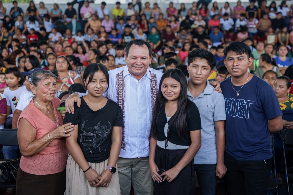1 Tienen ya beca para continuar estudios 24 mil estudiantes yucatecos
