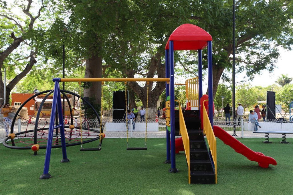 1 Entrega obras Cecilia Patrón y recoge gestiones en comisarías del sur de Mérida