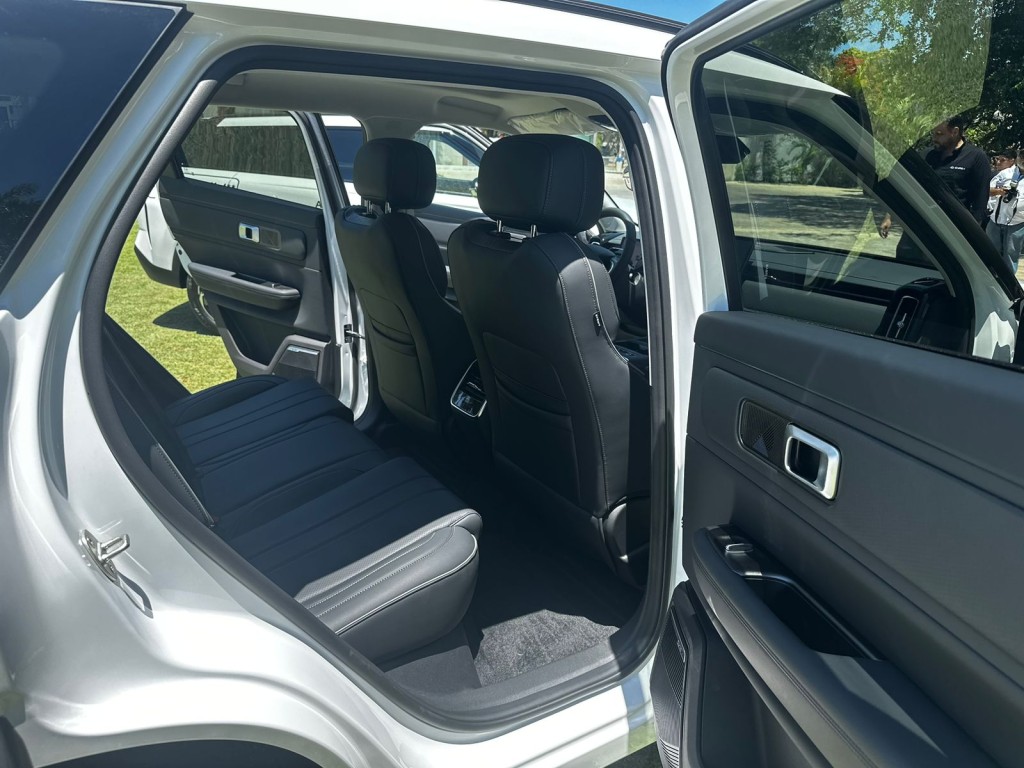 3 Anuncian moderna SUV en formato super híbrido
