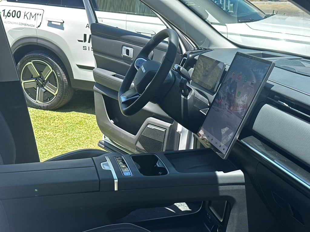 2 Anuncian moderna SUV en formato super híbrido