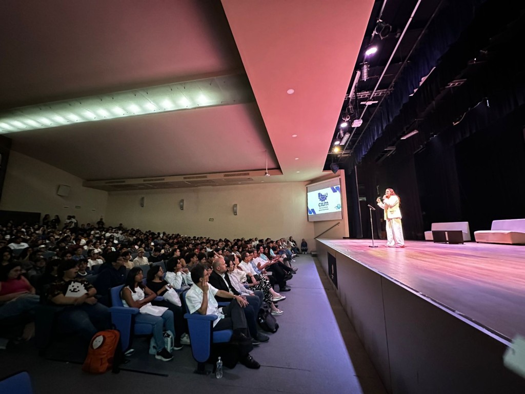 2 Realizan alumnos de la Universidad Modelo importante Congreso de Ingeniería