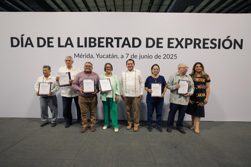 Gobierno del Estado reconoce trayectoria de destacados comunicadores