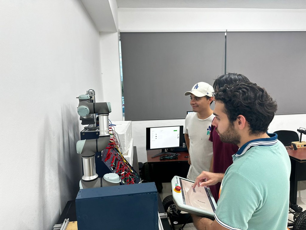 4 Realiza con éxito Universidad Modelo la Expotrónica 2025