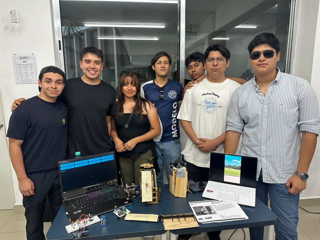 6 Realiza con éxito Universidad Modelo la Expotrónica 2025
