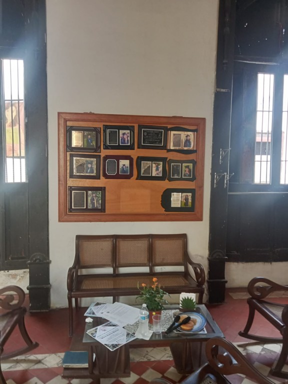 1 Desde hace 75 años, hay una casa en el centro de Mérida que ayuda a las jóvenes estudiantes con alojamiento y comida