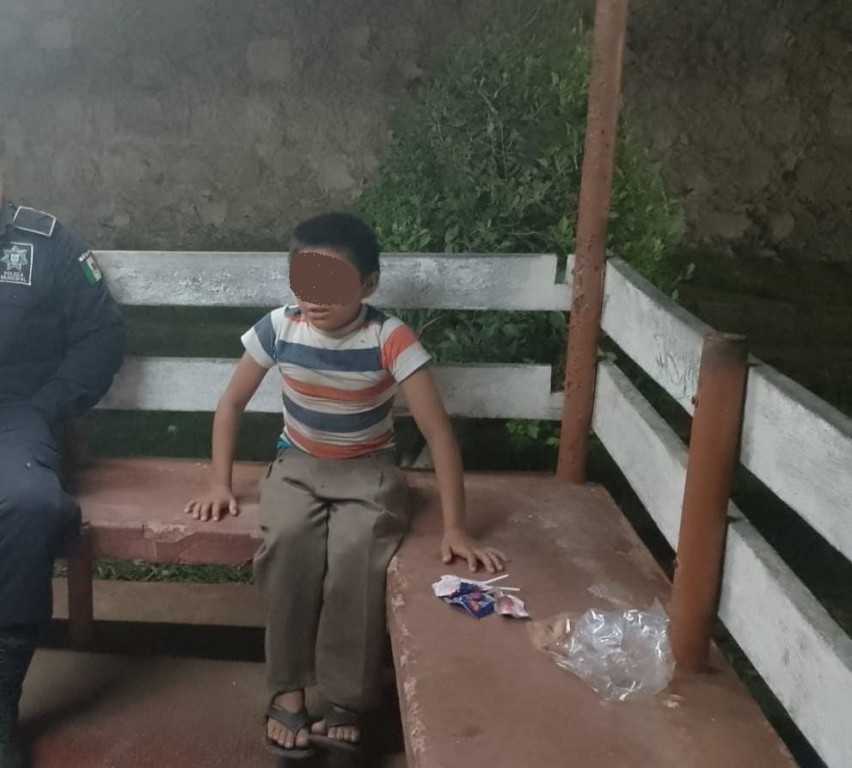 Atiende DIF Tizimín caso de un niño que durmió en la calle