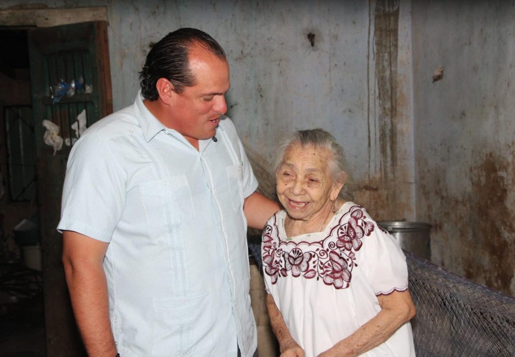 1 Apoya ayuntamiento de Tizimín a reconstruir fachada de casa, después de accidente
