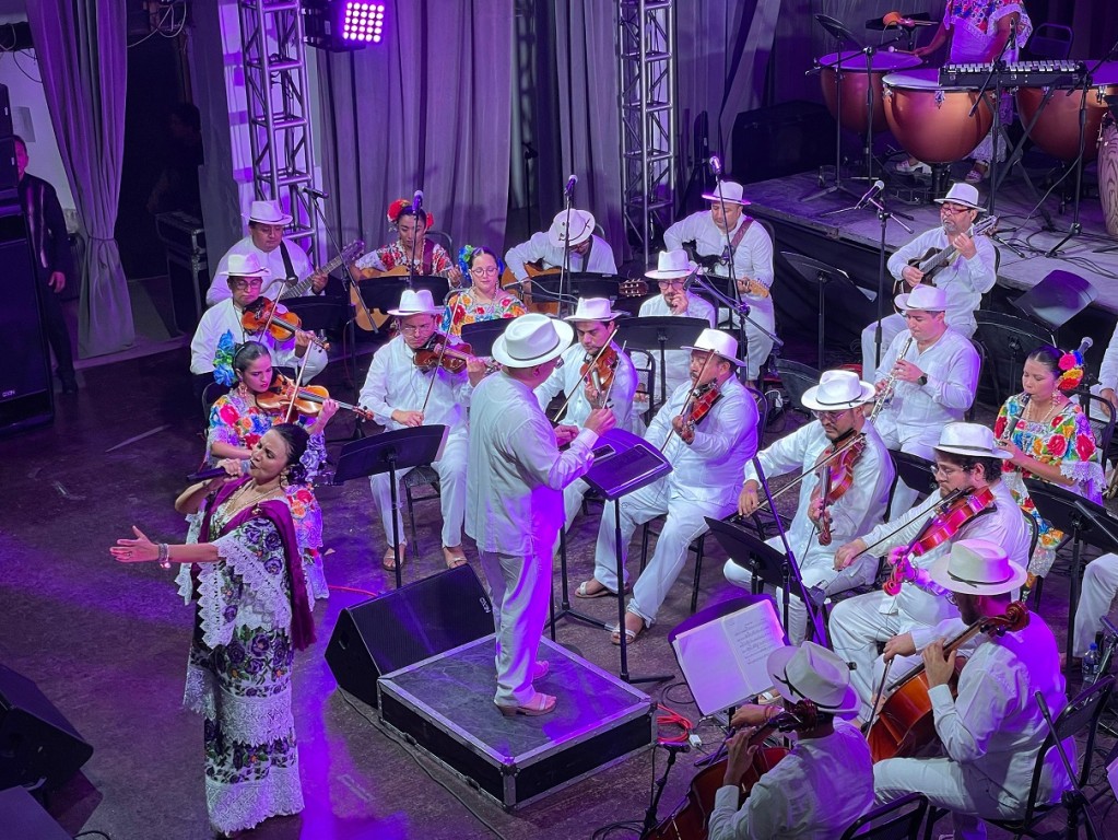 Brilla Yucatán en Veracruz con la Orquesta Típica Yukalpetén