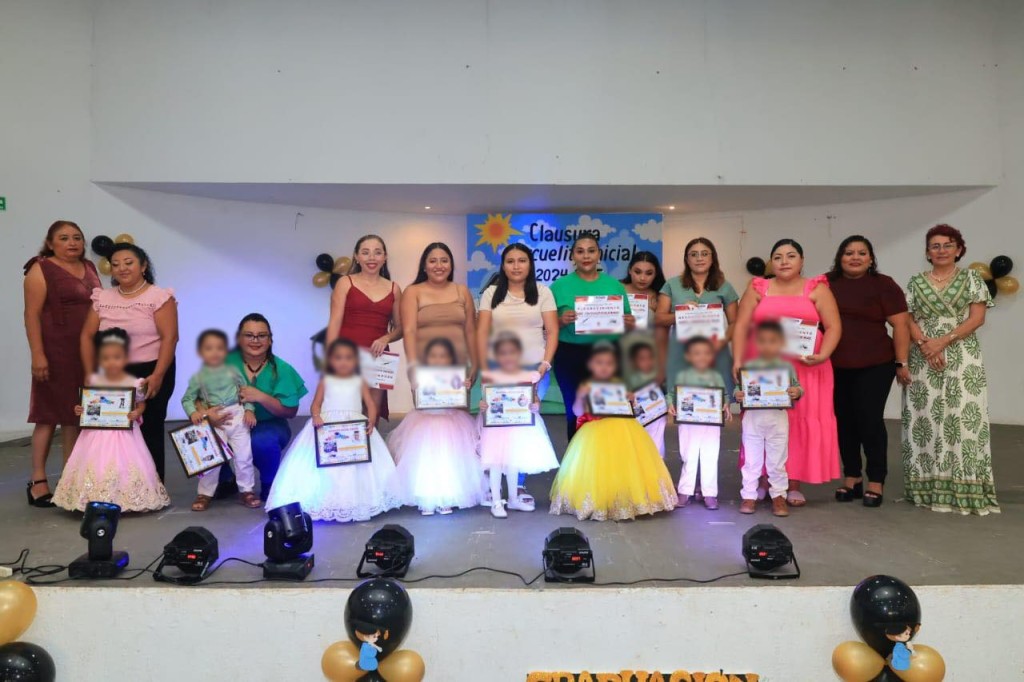 Dejan la educación inicial y pasan al nivel preescolar 20 niños de Tizimín