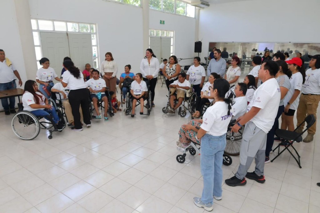 Personas con discapacidad motriz de Tizimín toman taller de movilidad e independencia funcional