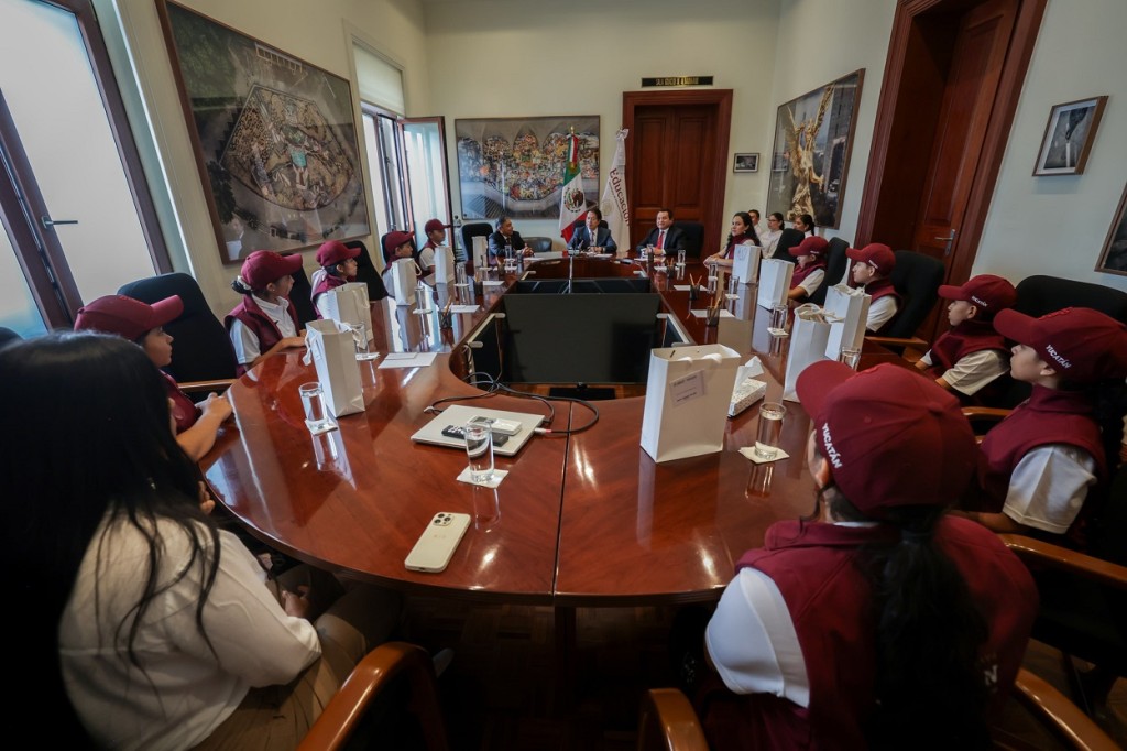2 Reconocen a estudiantes yucatecos por su excelencia académica