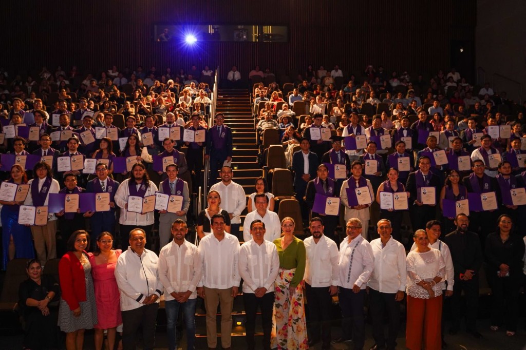 2 Egresa de la UPY nueva generación de talento tecnológico