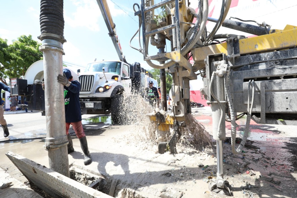 2 Lleva Cecilia Patrón el gobierno a las colonias de Mérida: Mega Operativo interviene a profundidad Amapola