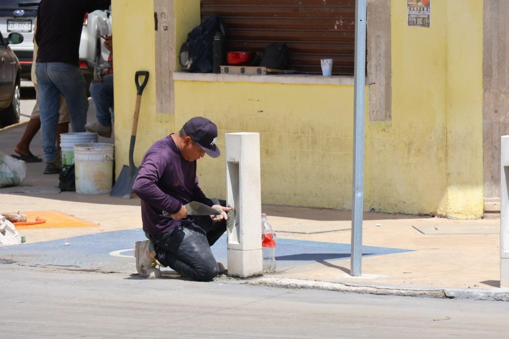 Restituyen bolardos en el centro histórico de Tizimín