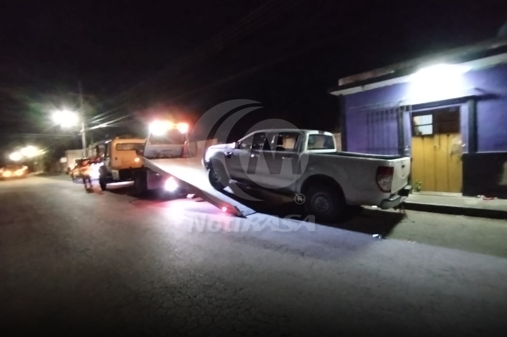 2 Destruye poste de madera, al chocar bajo efectos del alcohol