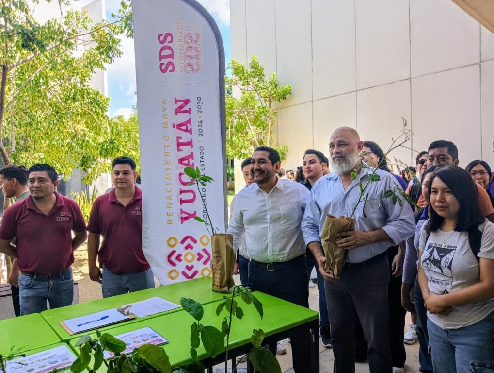 Se suman estudiantes de la UPY a jornada de reforestación