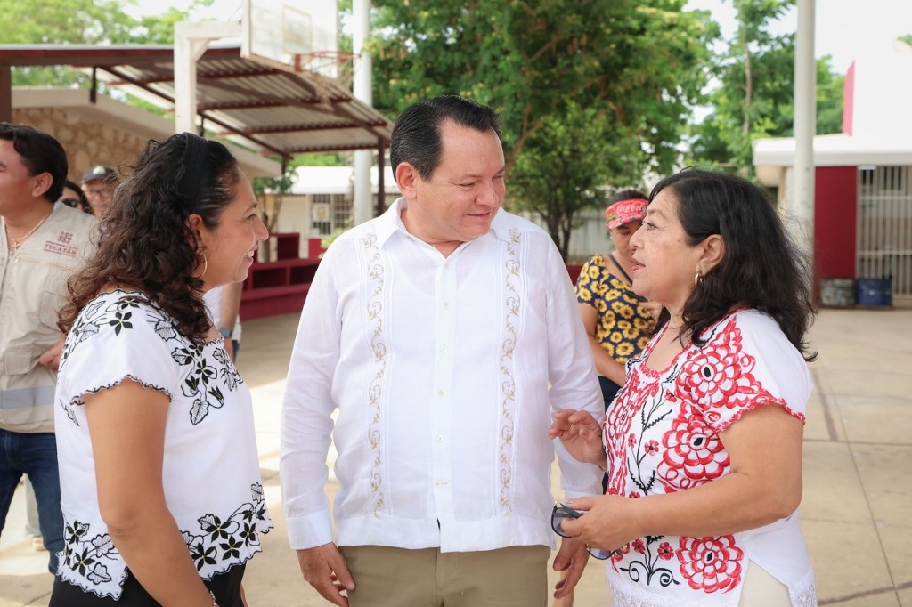 Constata Díaz Mena avances en escuelas del sur de Mérida