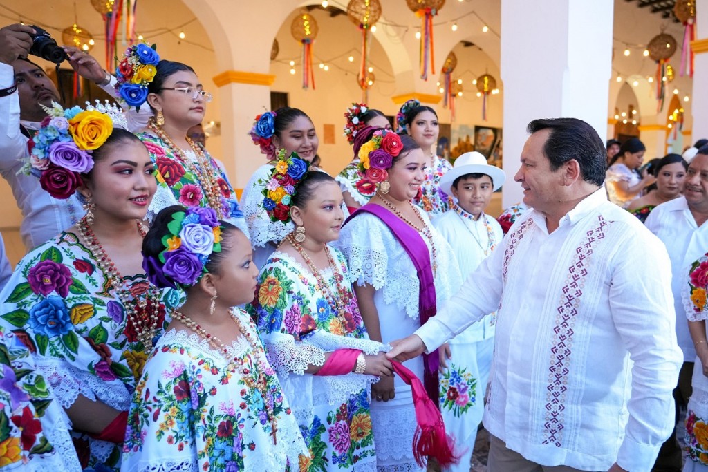 2 Refrenda Díaz Mena compromiso con juventudes de Yucatán