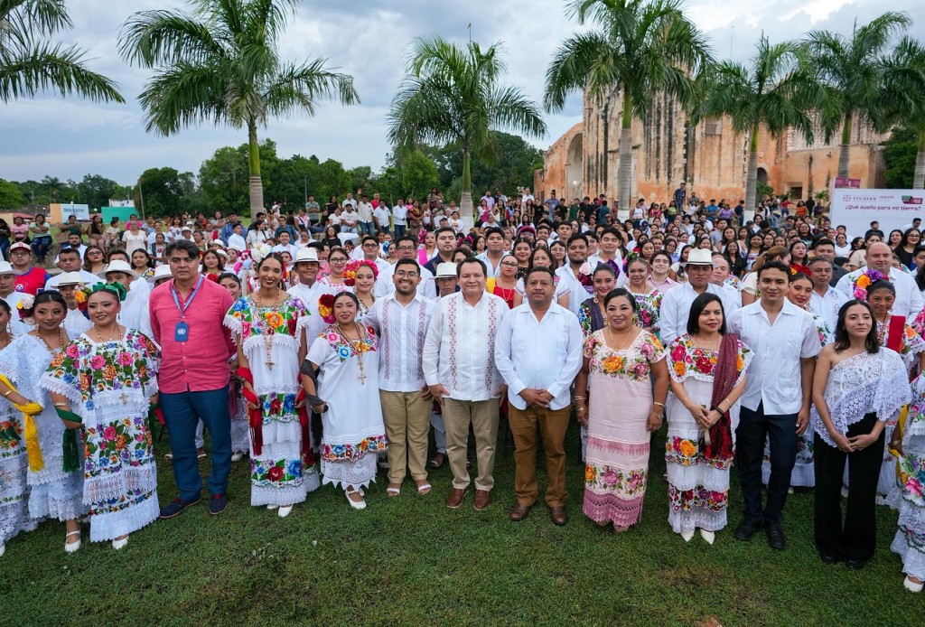 1 Refrenda Díaz Mena compromiso con juventudes de Yucatán