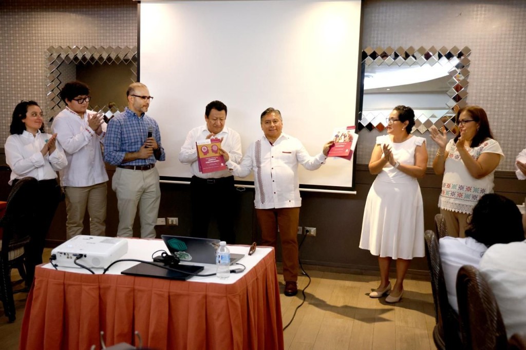Presenta Segey innovadores libros de texto para preparatorias estatales