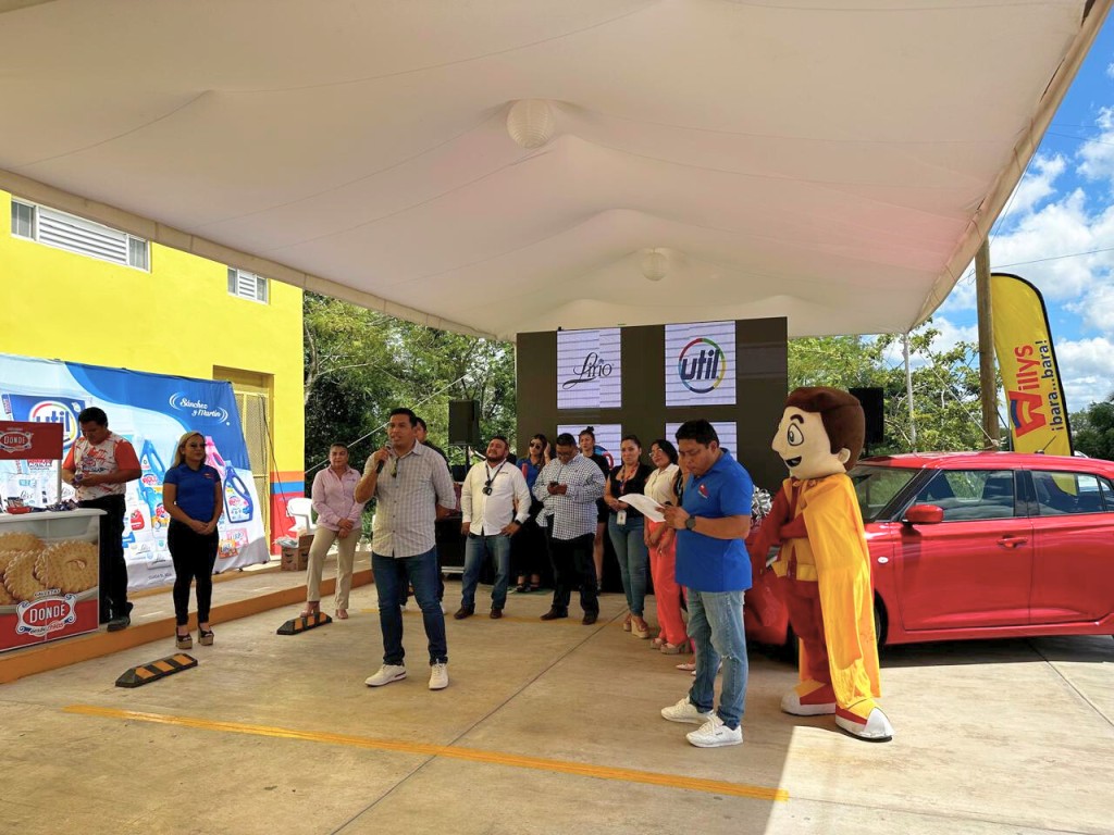 Con una compra de $50, cliente de Super Willys se llevó un auto del año