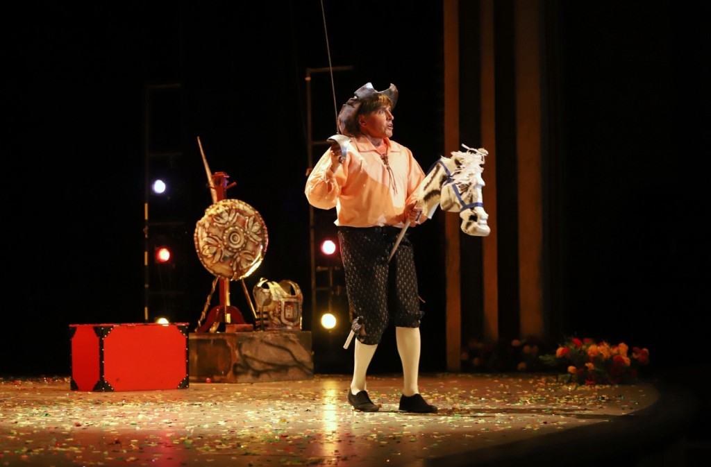1 Niños de Yucatán disfrutan con Mario Iván Martínez y la obra “¿Qué me cuentas, Don Quijote?”