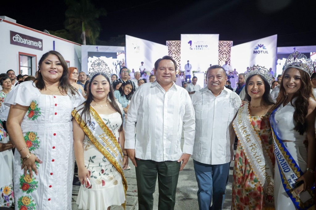 Anuncia Díaz Mena obras de pavimentación, vivienda y apoyos al campo en Motul