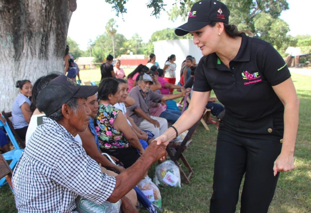 Entregan despensas a familias de comisarías de Tizimín
