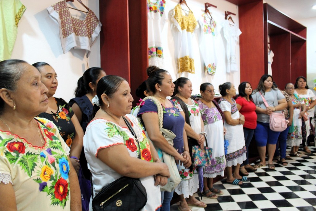 1 Impulsa Gobierno del Estado trabajo artesanal de mujeres en Maní